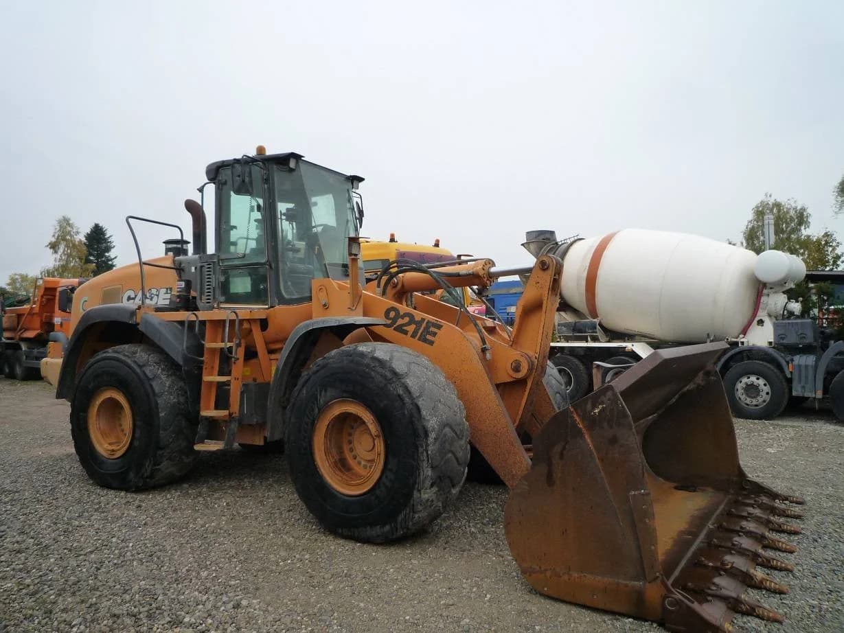 2007 Case 921E