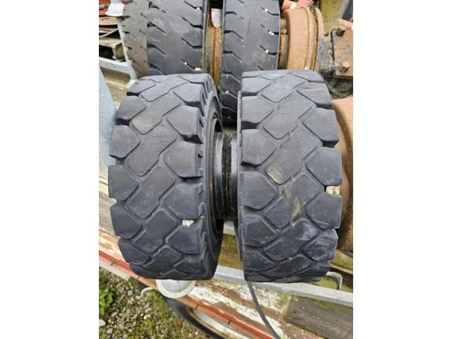 2010 Michelin 18x7-8