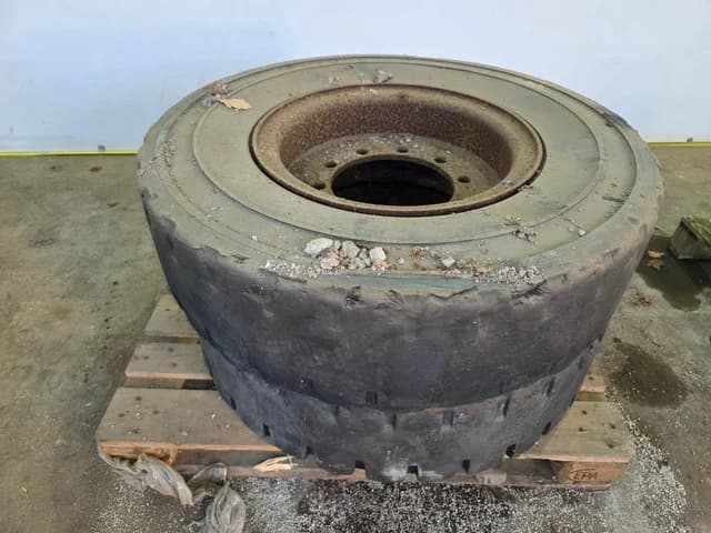 Massive Rubber Tires 315/80 R22.5