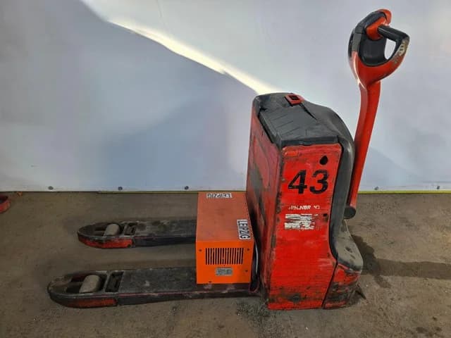 2012 Linde. 16 - Toyota 24V 30A battery