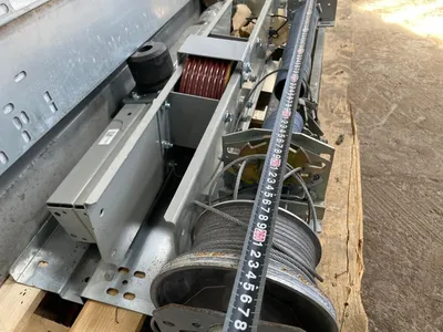ThyssenKrupp gearless liftmachine (PMC145M202) - Warner elektromagnetische rem Speed governor (snelheidsbegrenzer SG-200) - Complete deuroperator/rol — photo 12 of 20