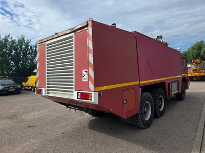 Renault VMA 105 AA Sides Renault VMA 105 AA luchthavenbrandweer 6x6 – Mack EE9-530 – 10.000 liter watertank - Blusvoertuig — photo 4 of 20