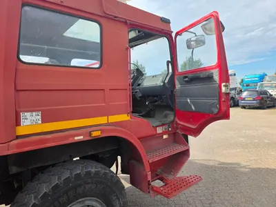 Renault VMA 105 AA Sides Renault VMA 105 AA luchthavenbrandweer 6x6 – Mack EE9-530 – 10.000 liter watertank - Blusvoertuig — photo 15 of 20