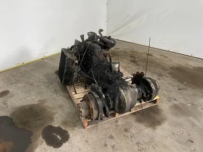 Toyota 4-cilinder benzinemotor - Impco LPG-installatie - Versnellingsbak - Radiator - Uitlaat - Achteras - Cardanflens — photo 1 of 12