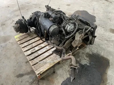 Toyota 4-cilinder benzinemotor - Impco LPG-installatie - Versnellingsbak - Radiator - Uitlaat - Achteras - Cardanflens — photo 4 of 12