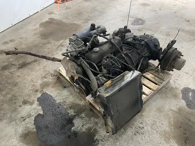 Toyota 4-cilinder benzinemotor - Impco LPG-installatie - Versnellingsbak - Radiator - Uitlaat - Achteras - Cardanflens — photo 3 of 12
