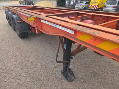Format 3 assige containerchassis - SAF assen - Trommelremmen - Luchtvering - Twistlock - 20 ft - 30 ft — photo 12 of 15