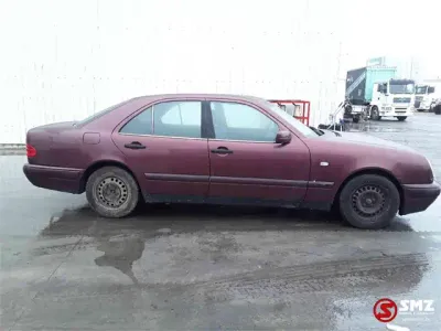 Mercedes-Benz E 220 Personenwagen — photo 4 of 5
