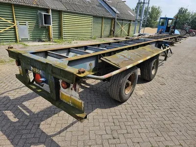 Fruehauf 2 2-Assig Containerchassis – SMB Assen – Trommelremmen – Luchtvering – Skelet Trailer - 40FT - 20FT — photo 4 of 10
