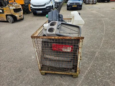 MAN Box with truck parts Bak met MAN vrachtwagen onderdelen — photo 12 of 12