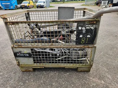 MAN Box with truck parts Bak met MAN vrachtwagen onderdelen — photo 4 of 9