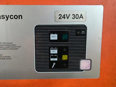 Linde. 16 - Toyota 24V 30A battery Palletwagen 1600KG - Toyota 24V 30A accu -Handpallettruck - 2012 — photo 13 of 17