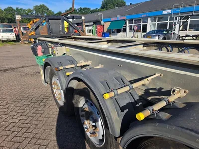 Granalu 3-assige containerchassis - Jost Mercedes assen - Schijfremmen - Luchtvering - Twistlock - Gereedschapskist - 34 ton laadvermogen - 20FT — photo 15 of 19