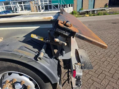 Granalu 3-assige containerchassis - Jost Mercedes assen - Schijfremmen - Luchtvering - Twistlock - Gereedschapskist - 34 ton laadvermogen - 20FT — photo 14 of 19